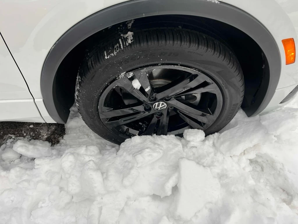 VW Tiguan 2023 Comfortline R Line Black Edition * CARFAX *  - изображение 6