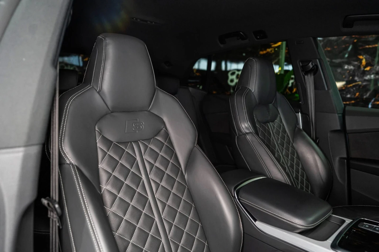 Audi SQ8 4.0D V8 QUATTRO MATRIX DISTRONIC B&O ЛИЗИНГ 100%, снимка 14 - Автомобили и джипове - 53848851