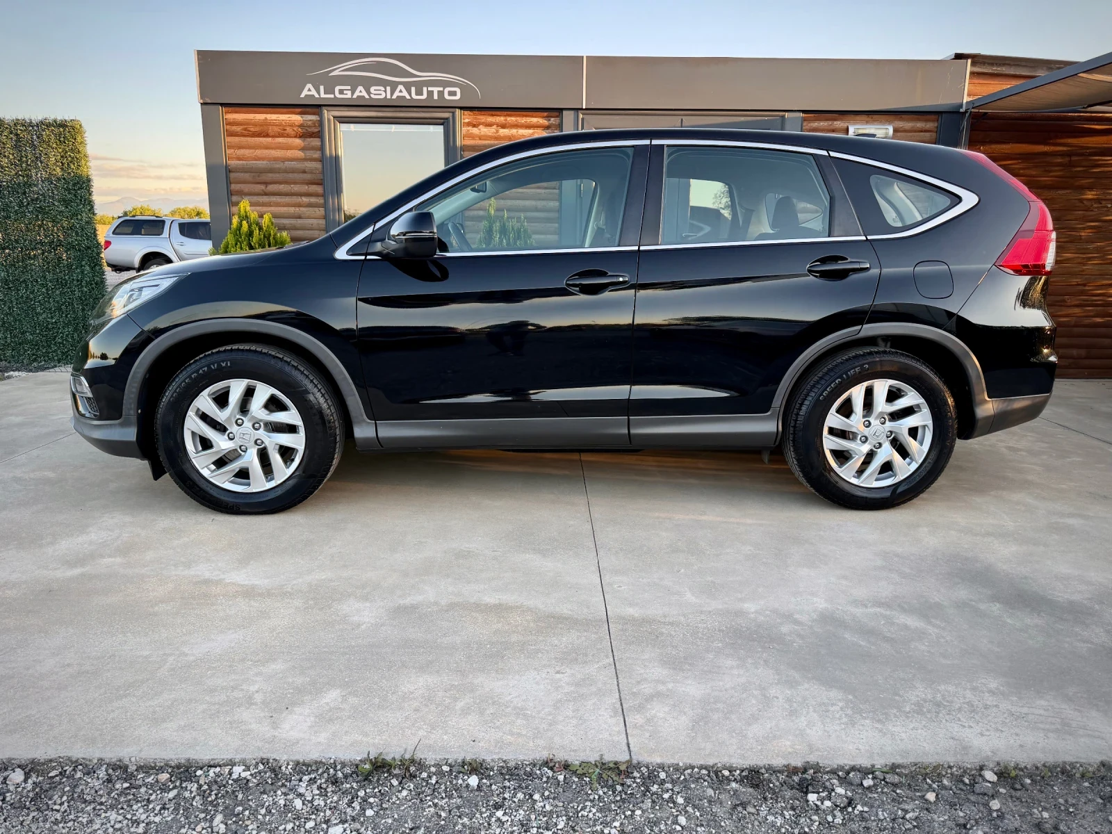 Honda Cr-v 2.0 i-VTEC* FACELIFT* ELEGANCE, снимка 2 - Автомобили и джипове - 54559220