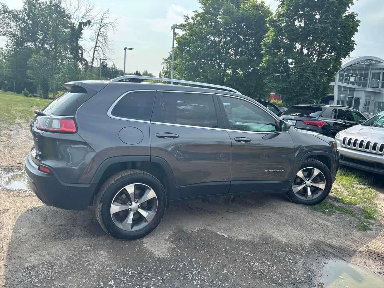 Jeep Cherokee * Limited * CARFAX * БЕЗ ПЪРВОНАЧАЛНА ВНОСКА, снимка 3 - Автомобили и джипове - 55364710