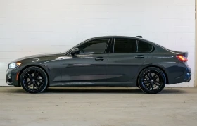 BMW 330 M ПАКЕТ * CARPLAY * AMBIENT * PANO * CARFAX * , снимка 2