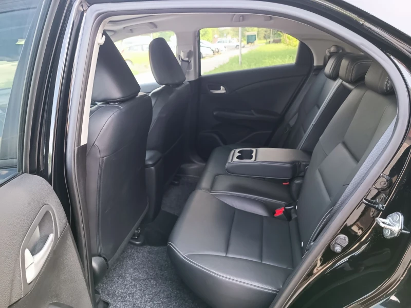 Honda Civic 1.8i-140кс-ШВЕЙЦАРИЯ-АВТОМАТ-NAVI-Keyless-FULL , снимка 11 - Автомобили и джипове - 50632916