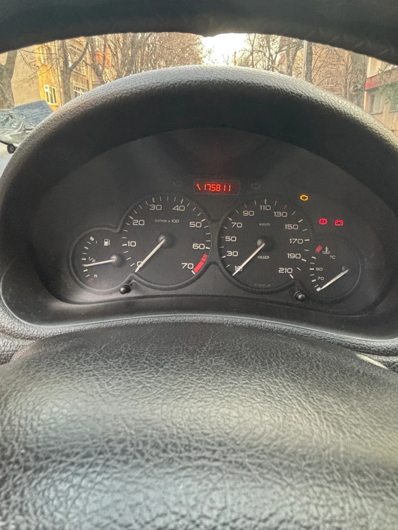 Peugeot 206 1.4i, снимка 3 - Автомобили и джипове - 52769736