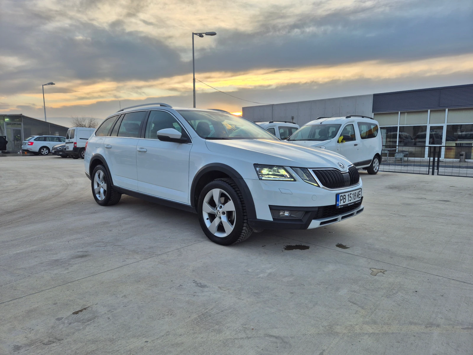 Skoda Superb SCOUT-2.0-TDI-4x4-А/Т - изображение 7