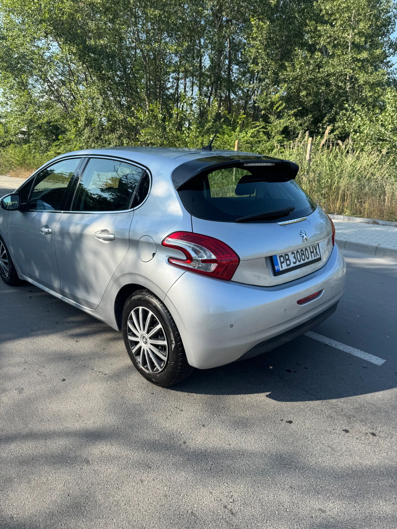 Peugeot 208 1.6 e-HDi * Първи собственик в България * 92 к.с. - изображение 3