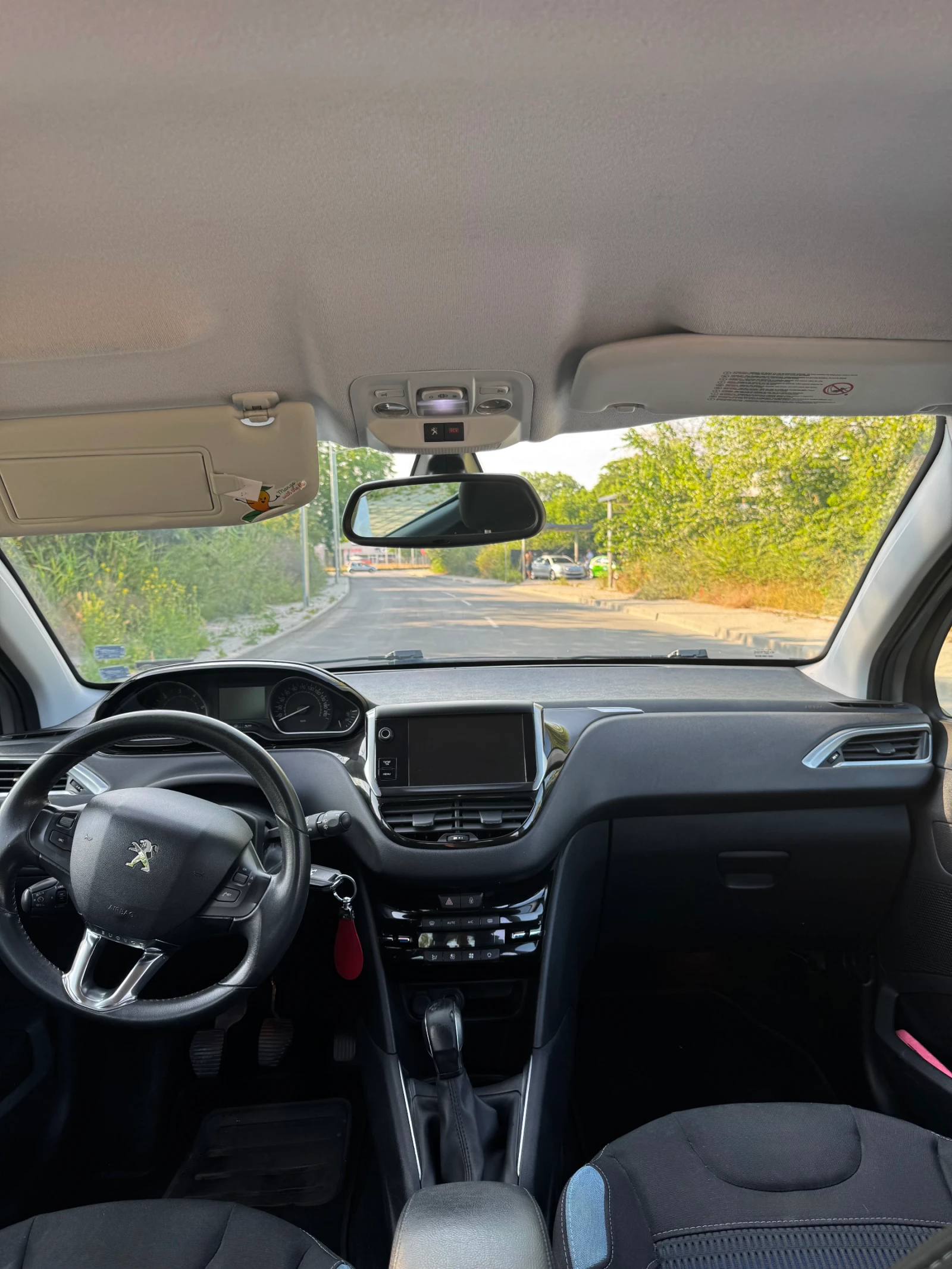 Peugeot 208 1.6 e-HDi * Първи собственик в България * 92 к.с. - изображение 6