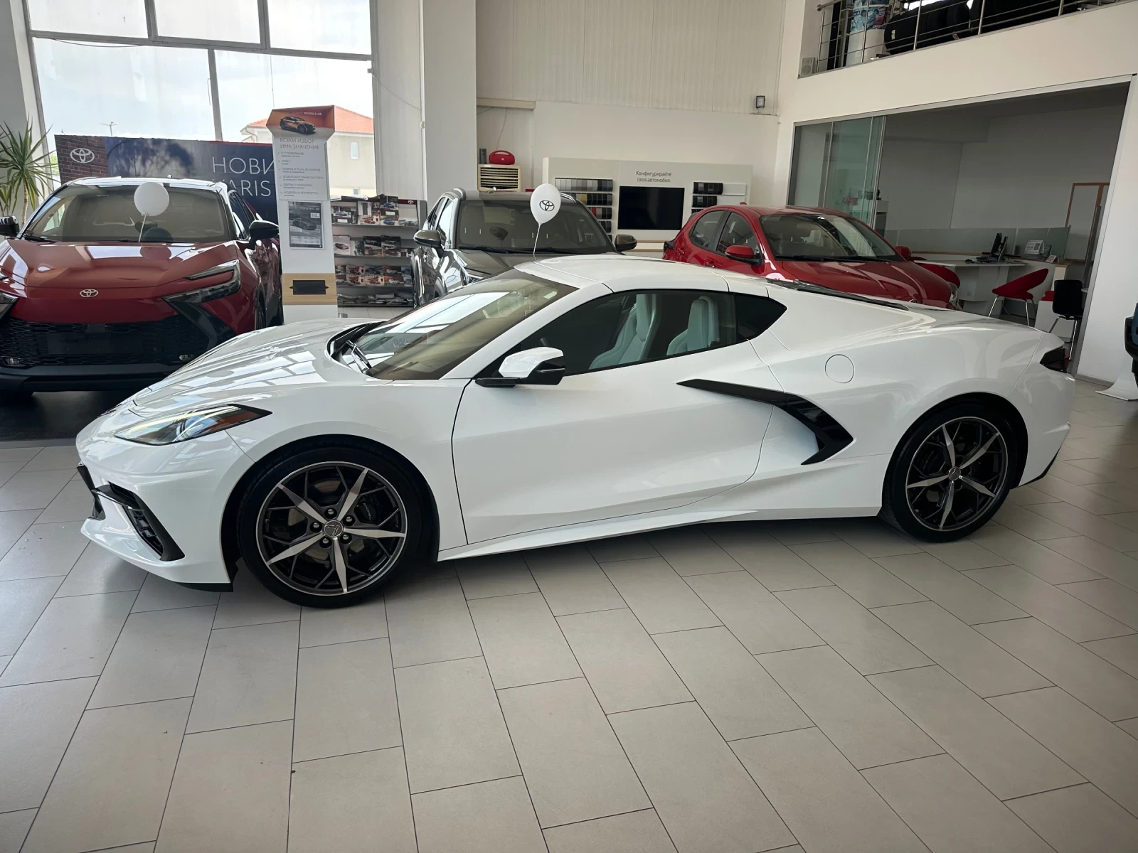 Chevrolet Corvette C8* Stingray - изображение 2