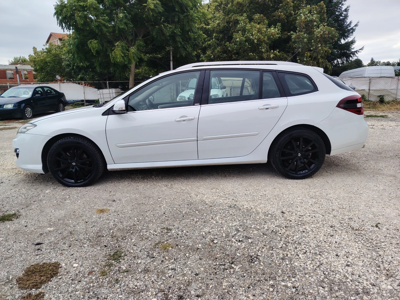 Renault Laguna 2.0dci 173кс. /ЕВРО 5/АВТОМАТ/ НАВИ/KEYLESGO/ - изображение 4