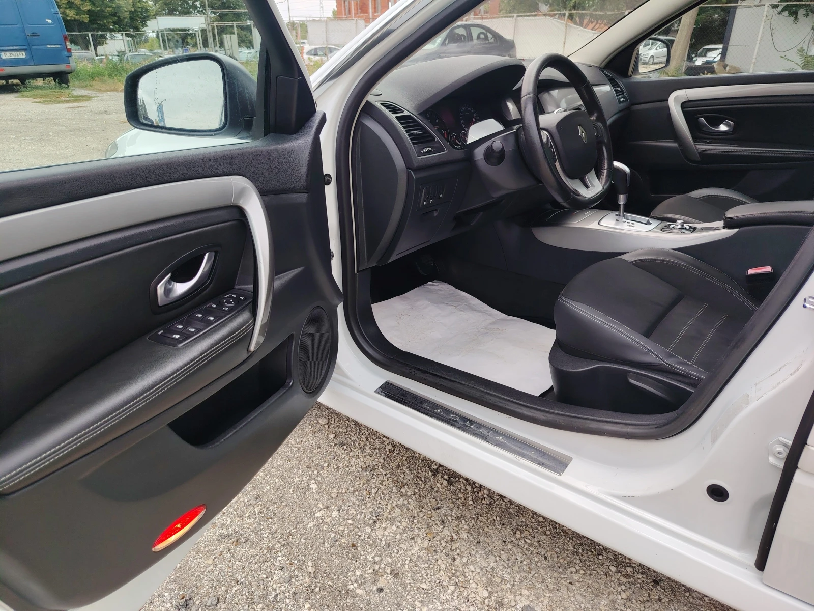 Renault Laguna 2.0dci 173кс. /ЕВРО 5/АВТОМАТ/ НАВИ/KEYLESGO/ - изображение 9