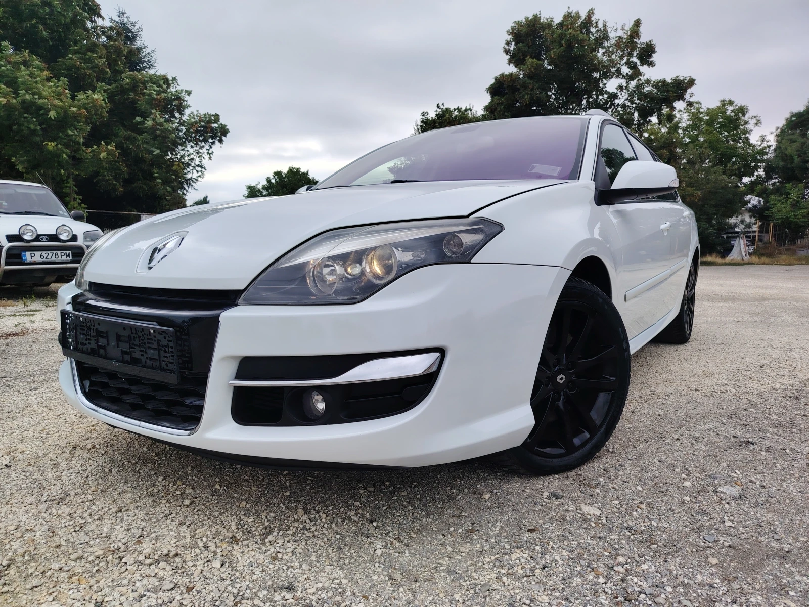Renault Laguna 2.0dci 173кс. /ЕВРО 5/АВТОМАТ/ НАВИ/KEYLESGO/ - изображение 3