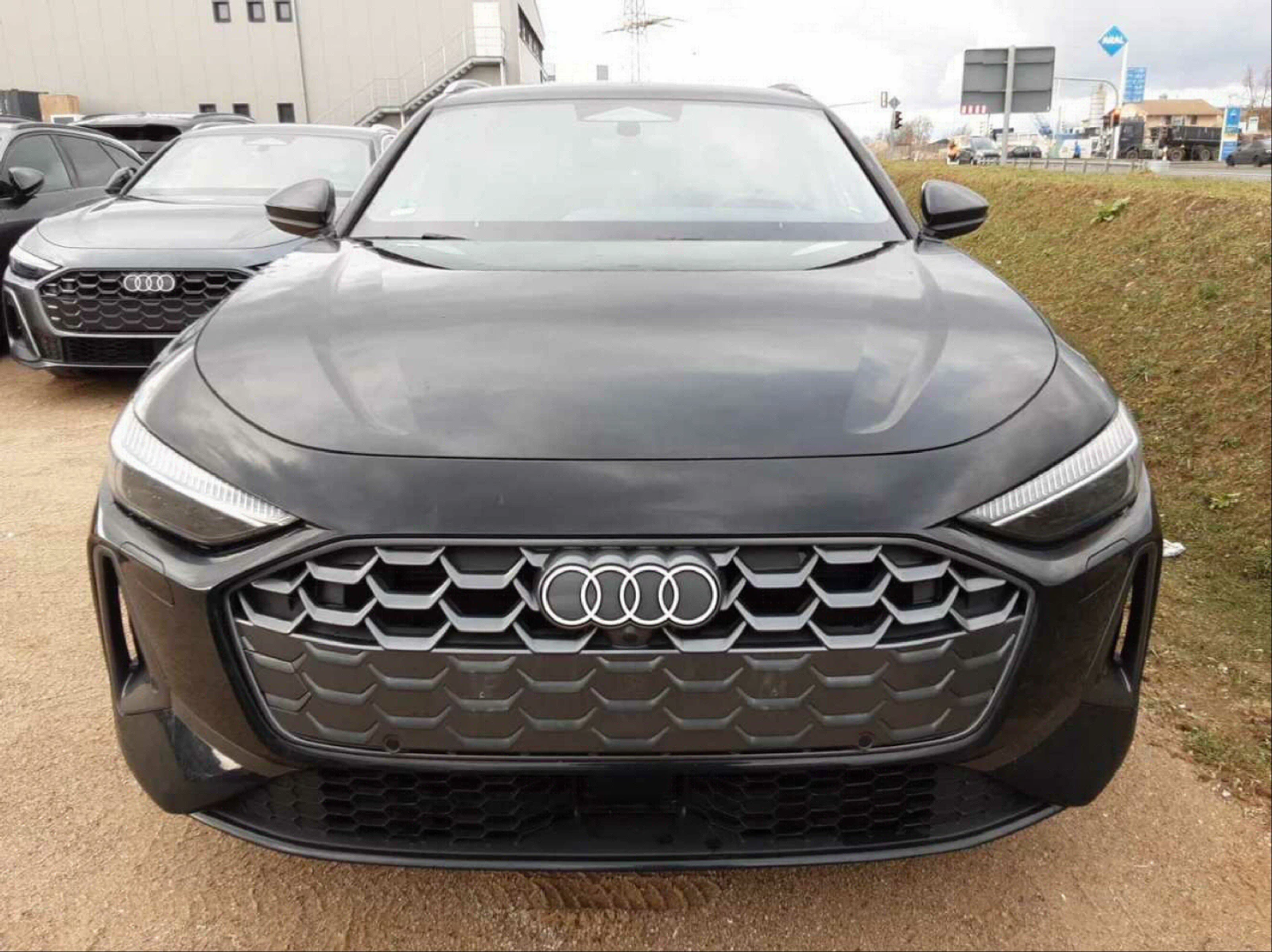 Audi A5 Avant Advanced, снимка 2 - Автомобили и джипове - 54143302