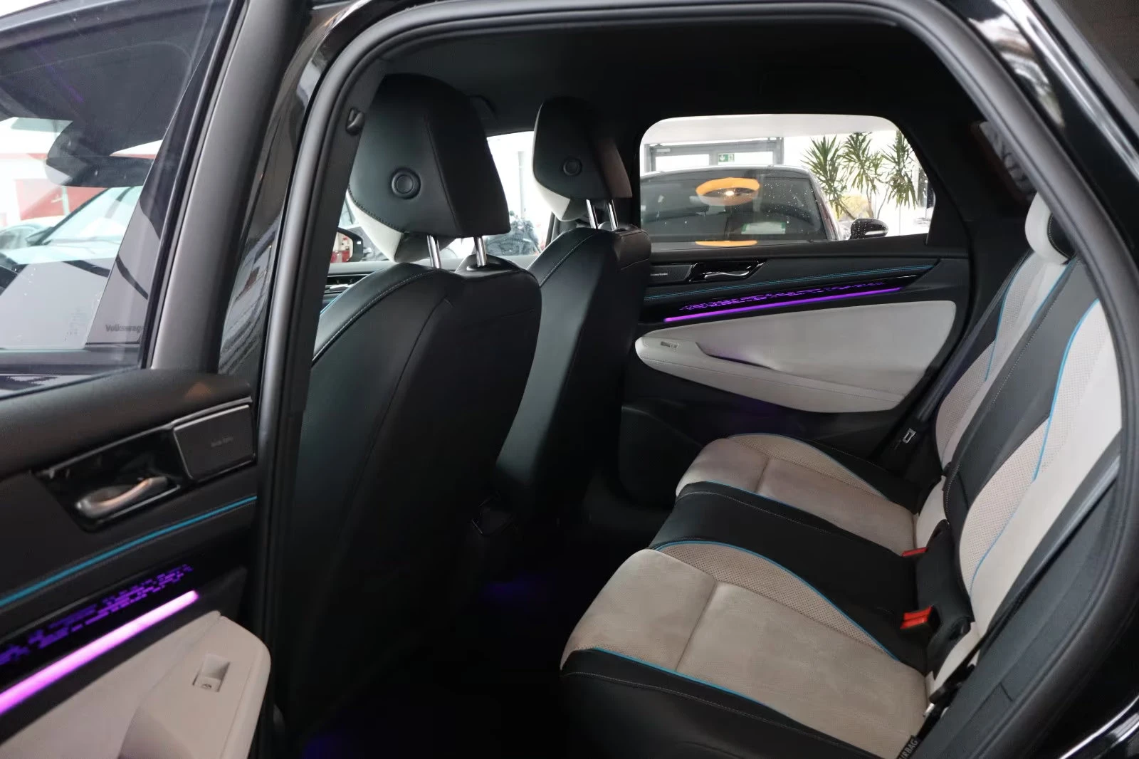 VW ID.7 PRO/286HP/MASSAGE/MEMO/MATRIX/360/HUD/255q, снимка 12 - Автомобили и джипове - 54422630