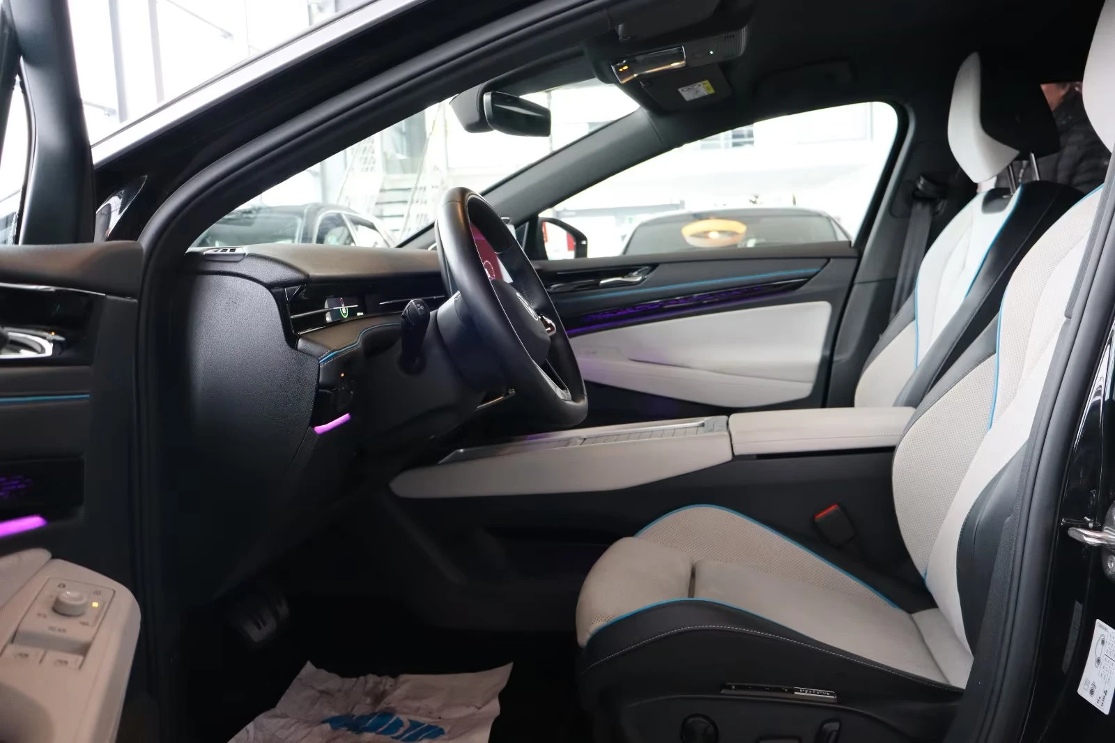 VW ID.7 PRO/286HP/MASSAGE/MEMO/MATRIX/360/HUD/255q, снимка 6 - Автомобили и джипове - 54422630