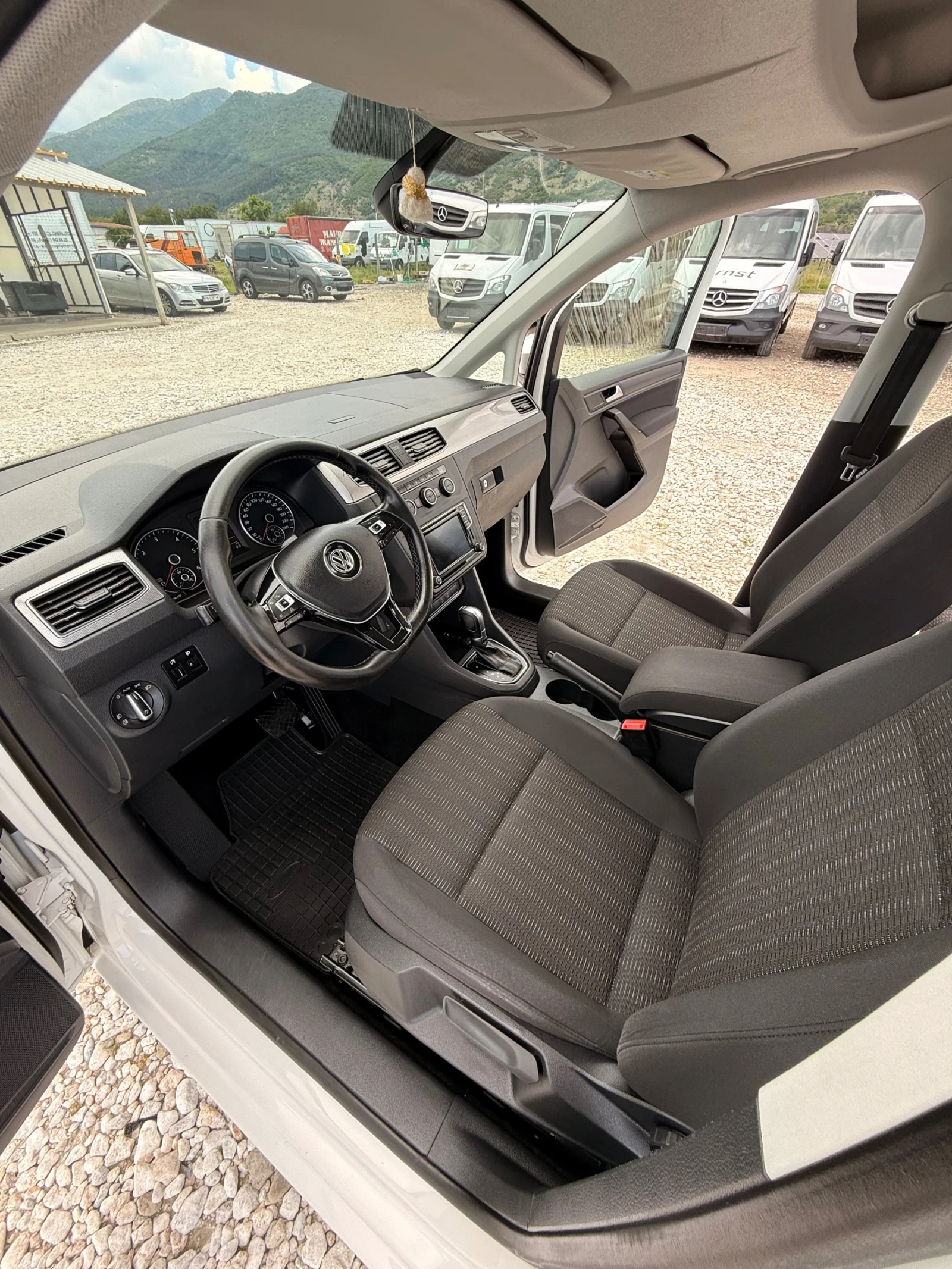 VW Caddy 4Motion-2.0TDi-DSG-Euro6, снимка 13 - Автомобили и джипове - 54866477