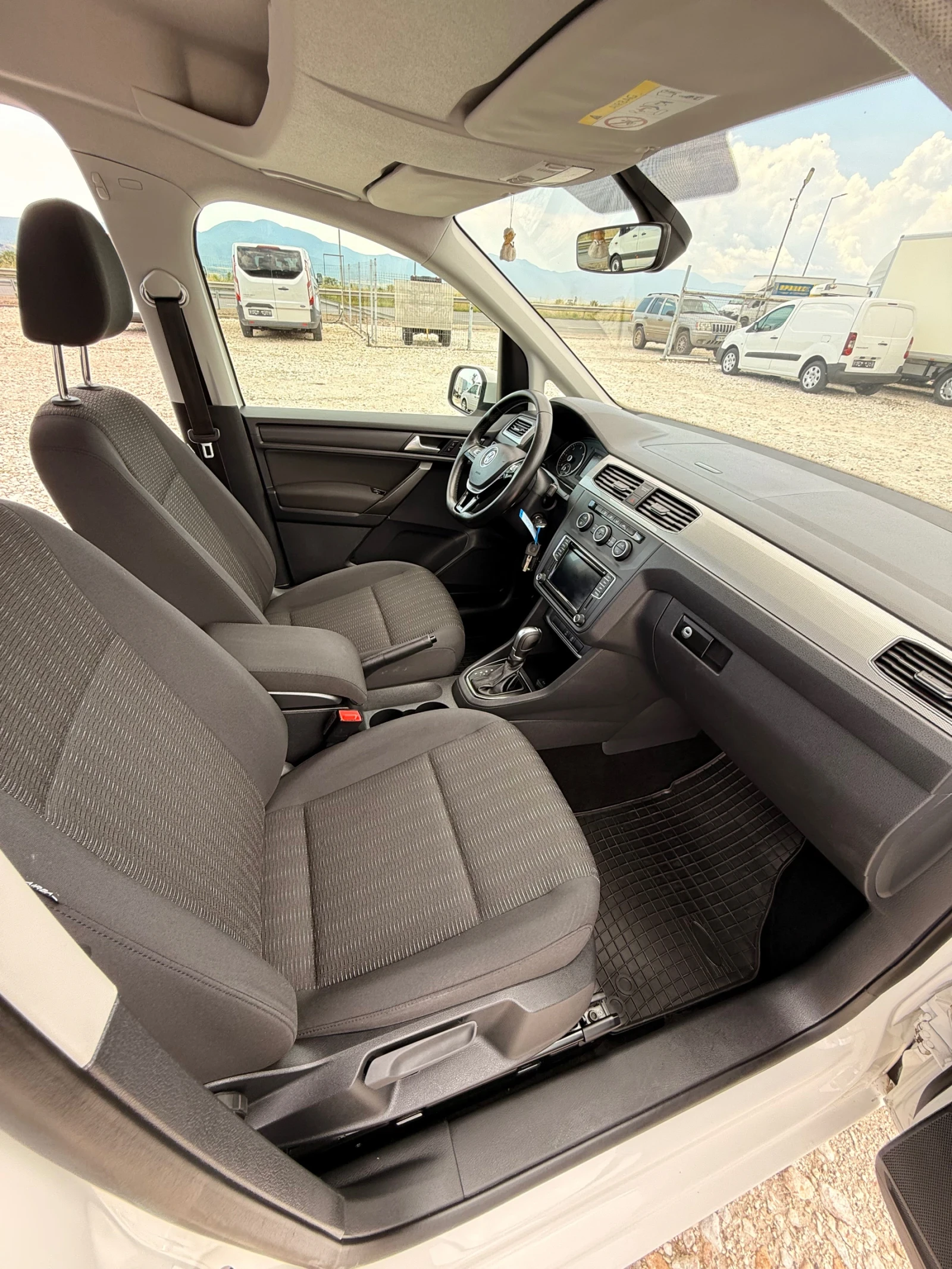 VW Caddy 4Motion-2.0TDi-DSG-Euro6, снимка 12 - Автомобили и джипове - 54866477