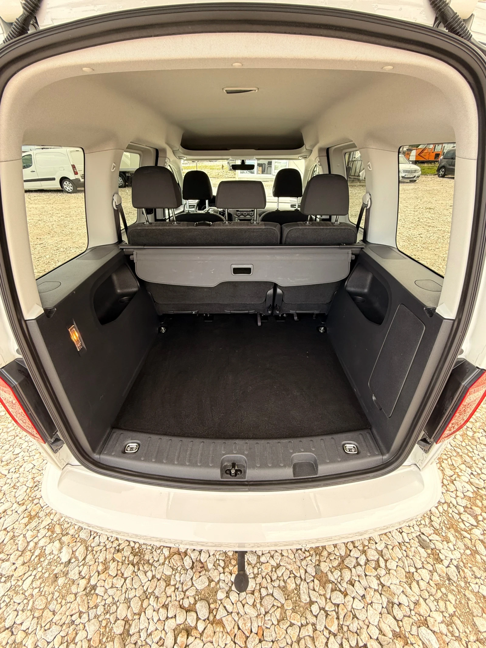 VW Caddy 4Motion-2.0TDi-DSG-Euro6, снимка 9 - Автомобили и джипове - 54866477