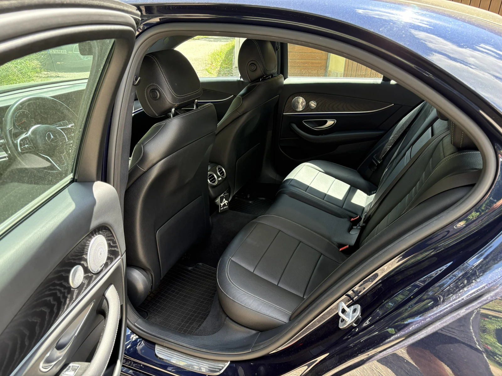 Mercedes-Benz E 350 4MATIC, снимка 8 - Автомобили и джипове - 55189592