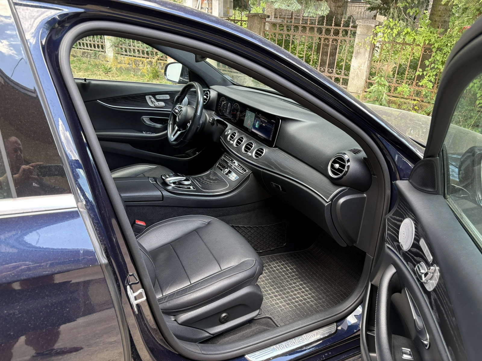 Mercedes-Benz E 350 4MATIC, снимка 10 - Автомобили и джипове - 55189592