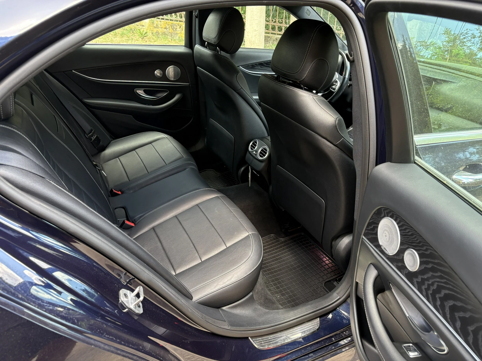 Mercedes-Benz E 350 4MATIC, снимка 9 - Автомобили и джипове - 55189592