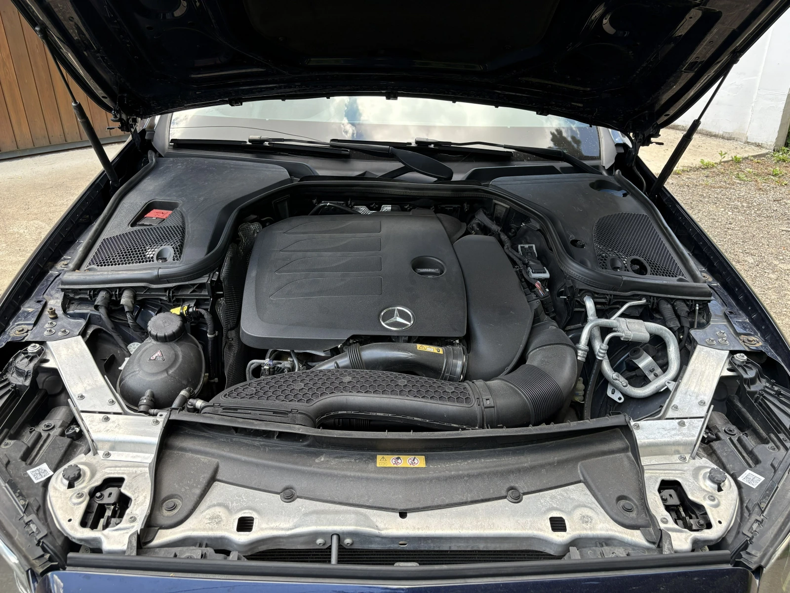 Mercedes-Benz E 350 4MATIC, снимка 16 - Автомобили и джипове - 55189592
