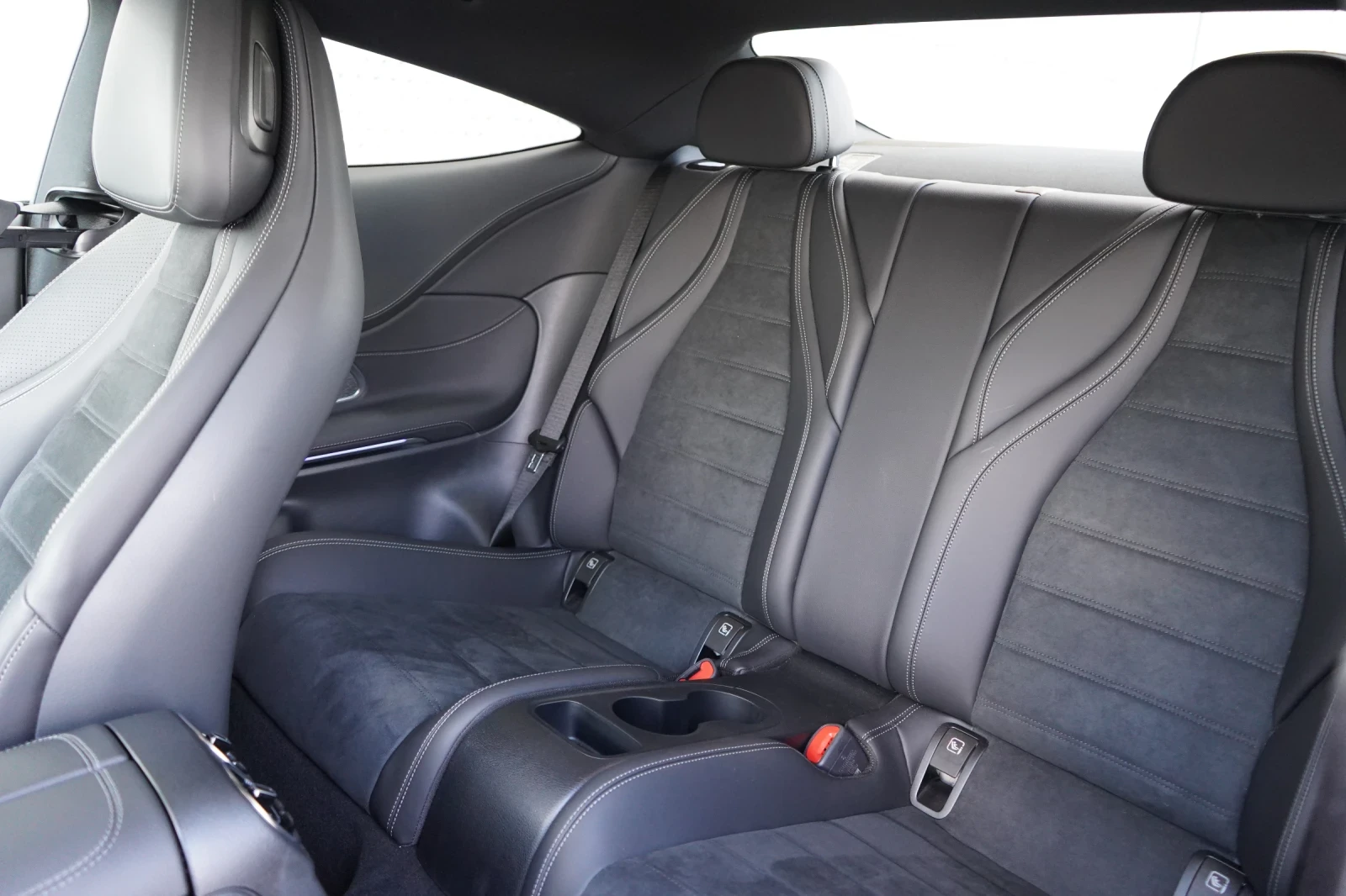 Mercedes-Benz CLE 450 AMG* 4M* BURM* HEAD-UP* KEYLESS* 360 CAM* PANO* , снимка 13 - Автомобили и джипове - 55196366