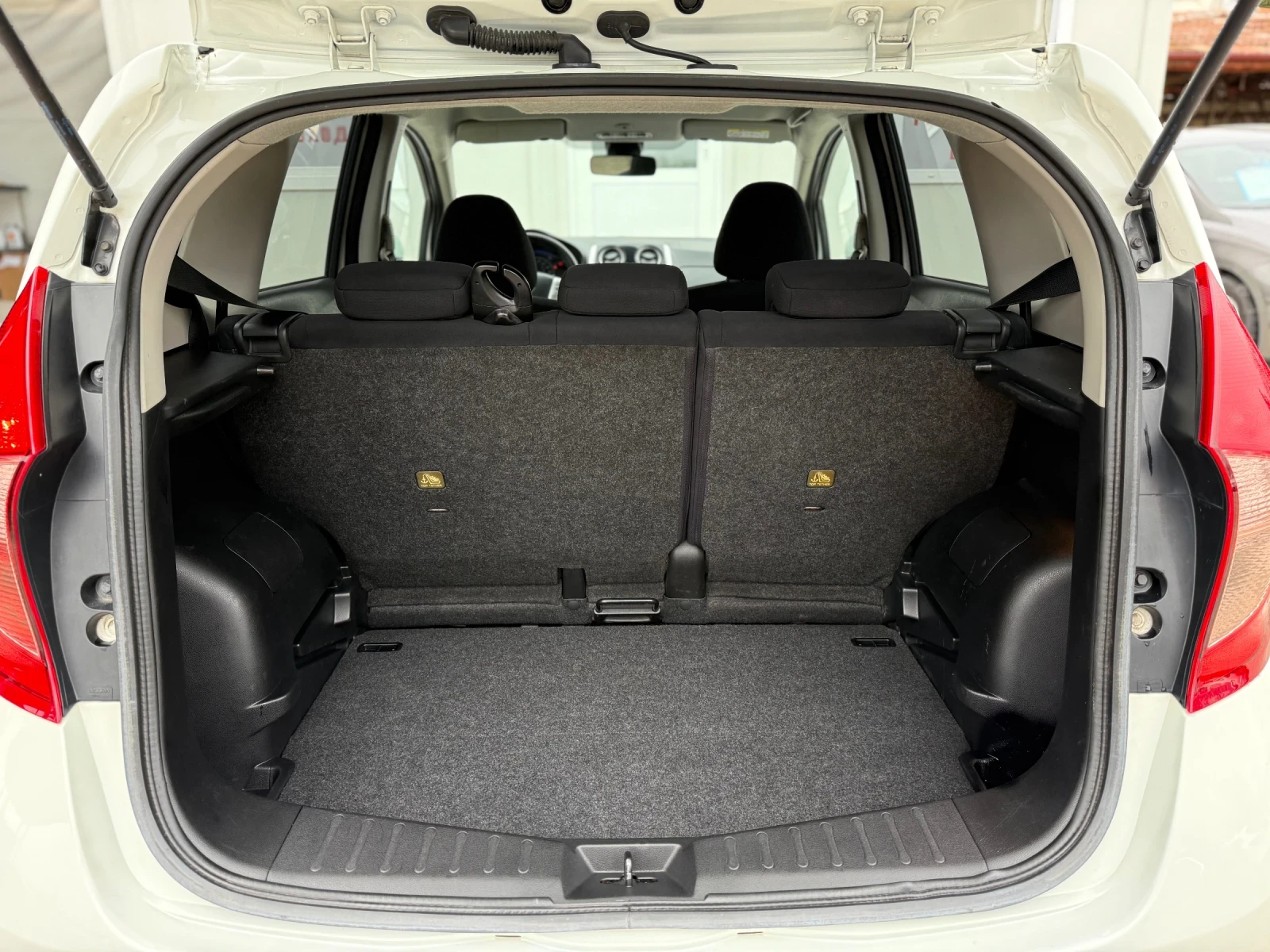 Nissan Note 1.2i 80hp  5-ск ! СОБСТВЕН ЛИЗИНГ/БАРТЕР, снимка 13 - Автомобили и джипове - 55325076