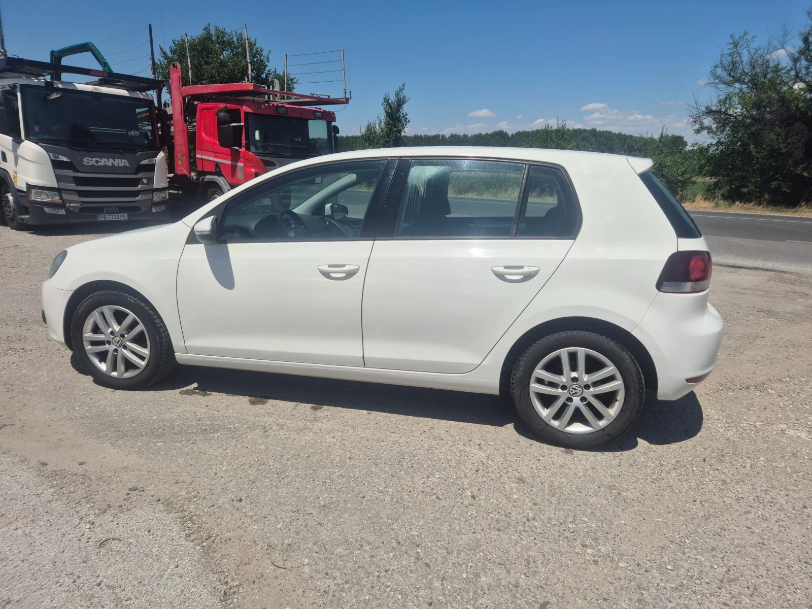 VW Golf 1.6TDI, снимка 8 - Автомобили и джипове - 55471311