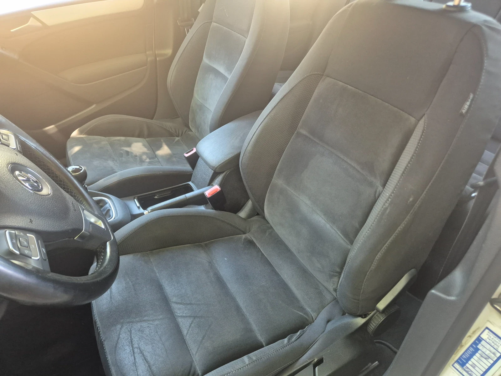 VW Golf 1.6TDI, снимка 10 - Автомобили и джипове - 55471311