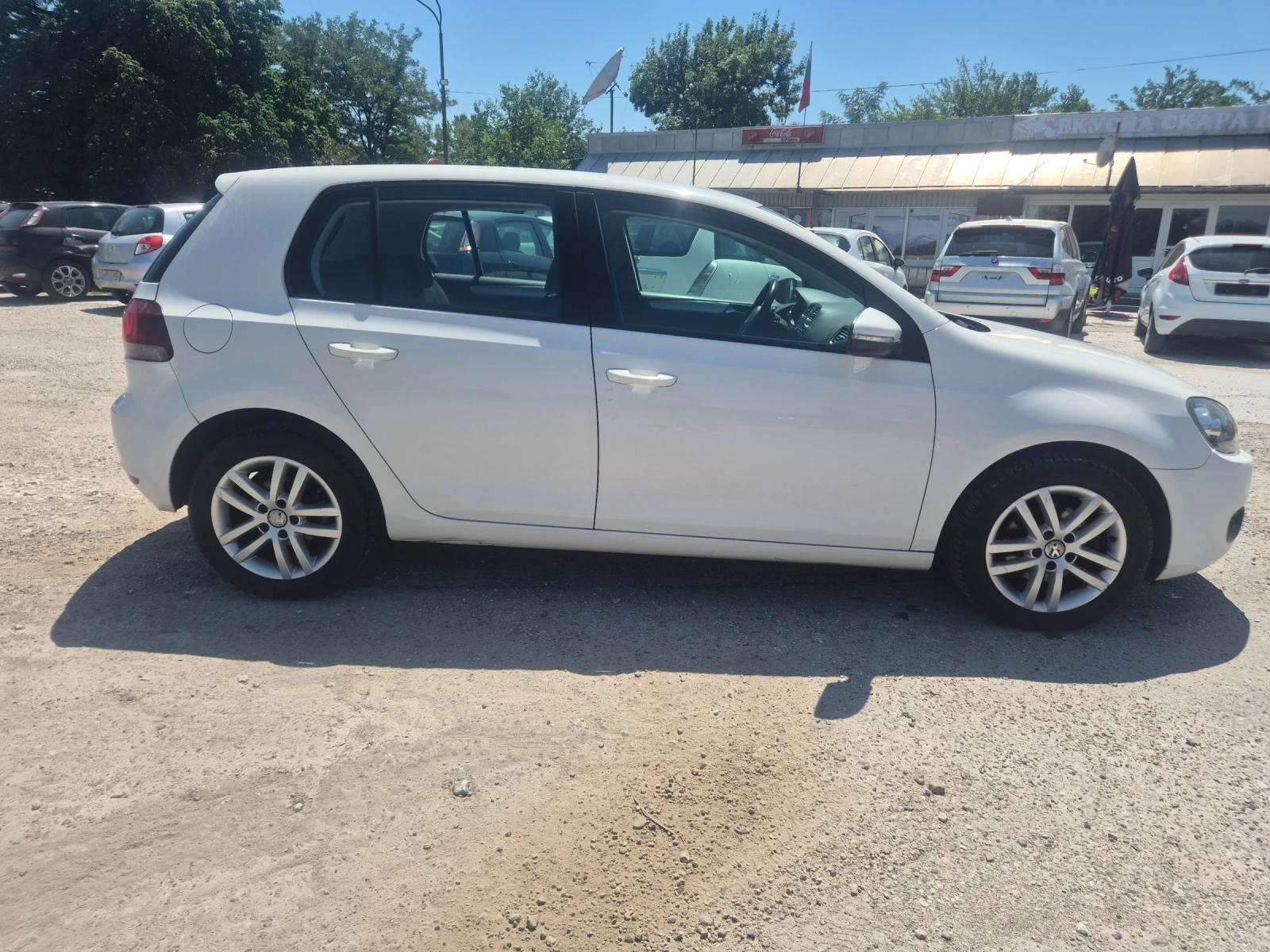VW Golf 1.6TDI, снимка 4 - Автомобили и джипове - 55471311