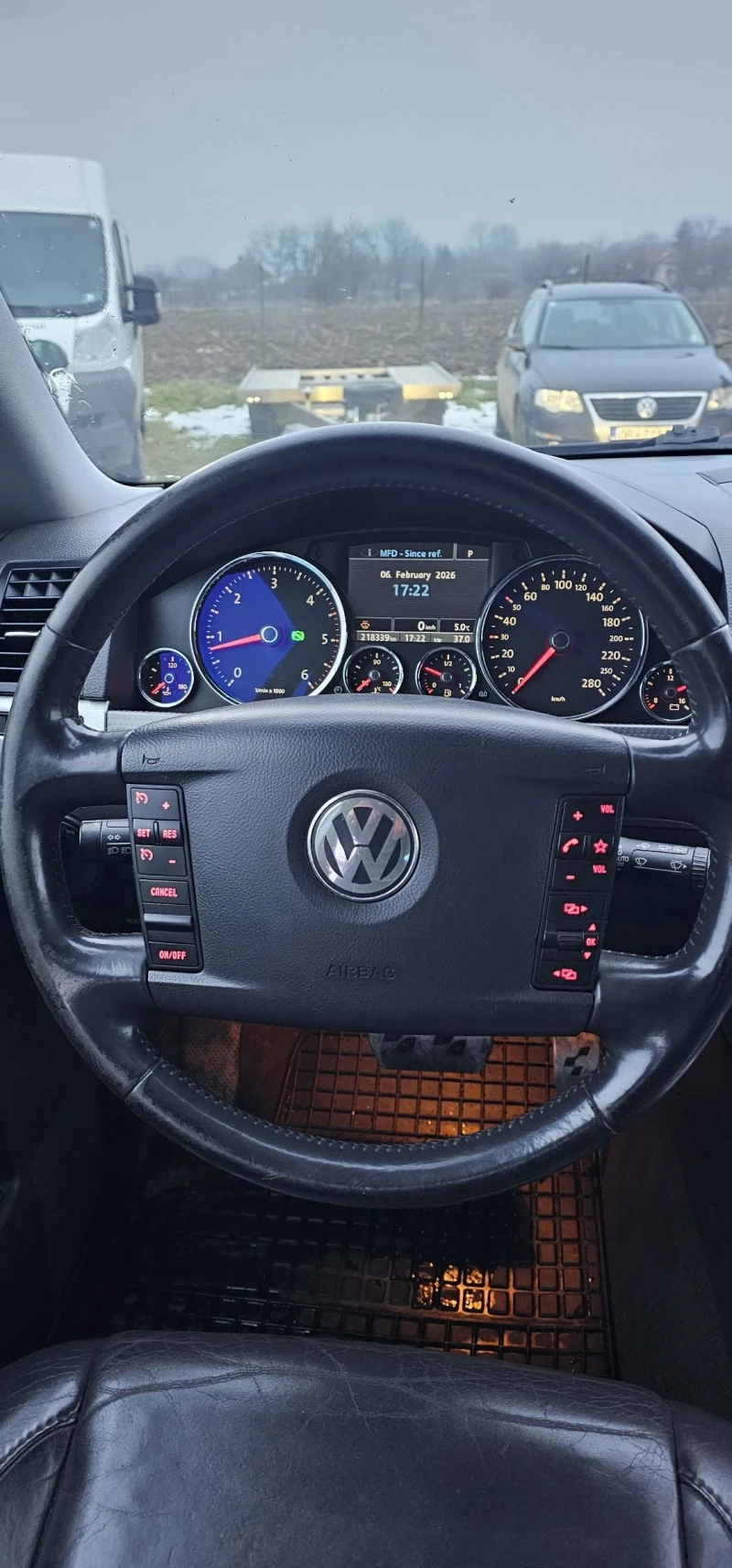 VW Touareg 3.0 V6 239k R-LINE, снимка 3 - Автомобили и джипове - 53388990