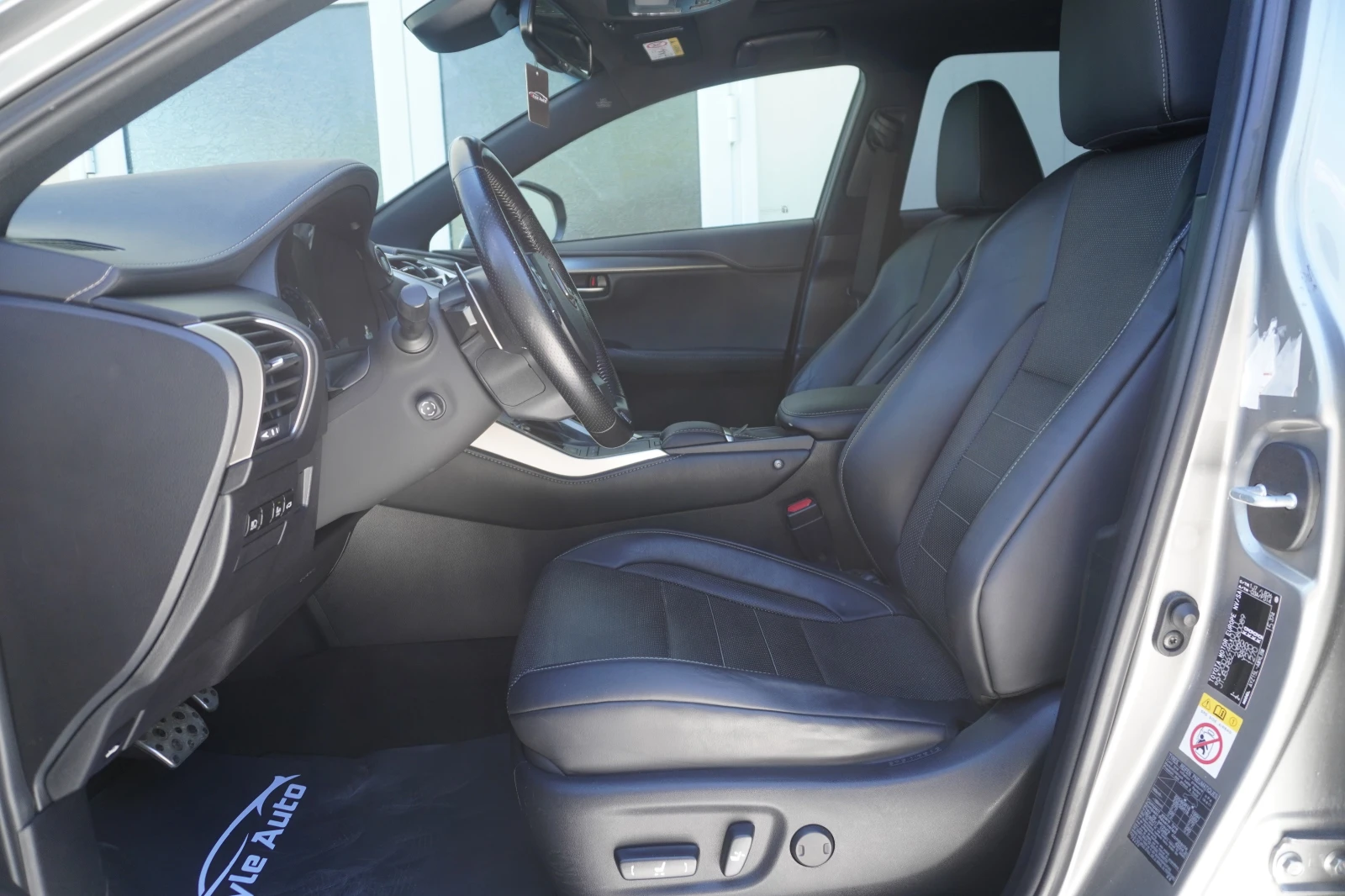 Lexus NX 300h 2.5HYBRID F-SPORT, FACE, TRI BEAM, HUD, PANO, FULL, снимка 12 - Автомобили и джипове - 53281748