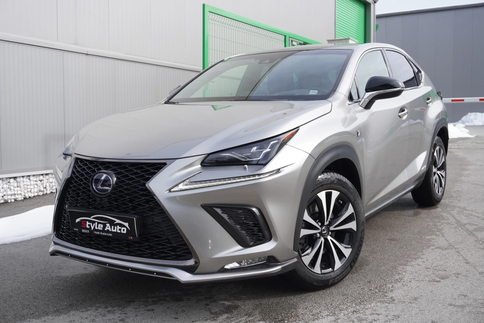 Lexus NX 300h 2.5HYBRID F-SPORT, FACE, TRI BEAM, PANO, HUD, FULL