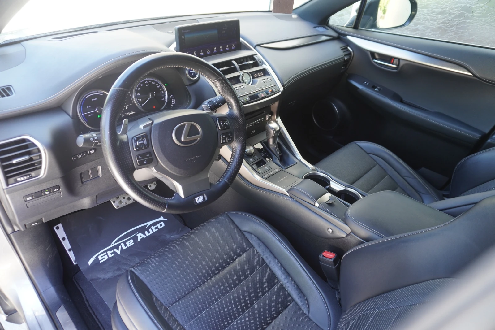Lexus NX 300h 2.5HYBRID F-SPORT, FACE, TRI BEAM, HUD, PANO, FULL, снимка 11 - Автомобили и джипове - 53281748
