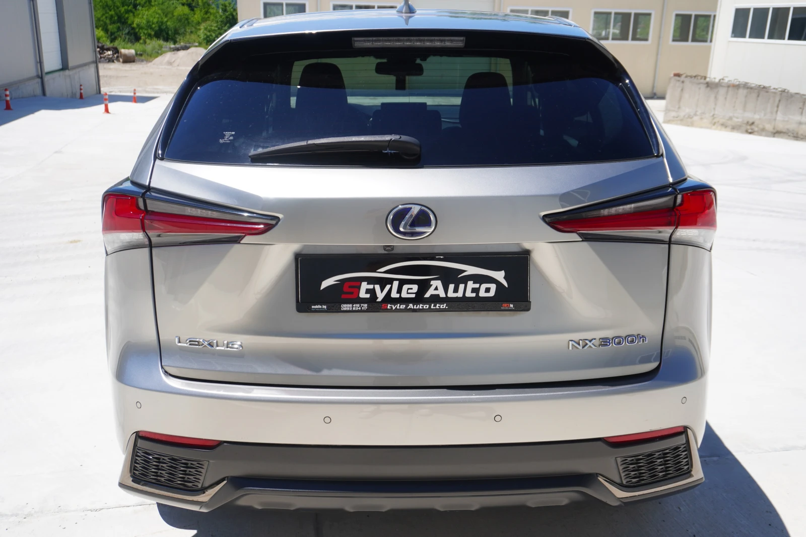Lexus NX 300h 2.5HYBRID F-SPORT, FACE, TRI BEAM, HUD, PANO, FULL, снимка 4 - Автомобили и джипове - 53281748