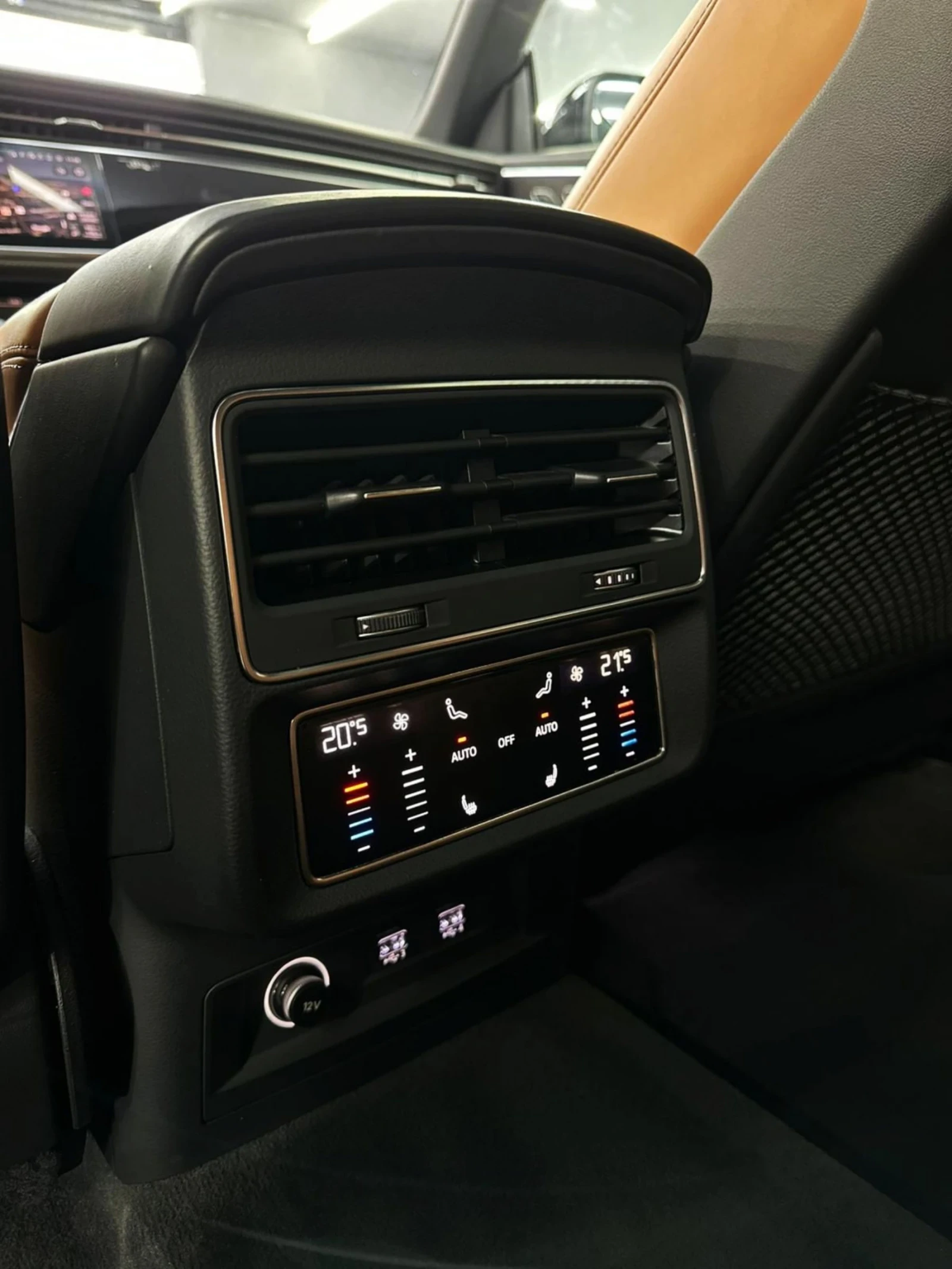 Audi RSQ8 ОЧАКВАН ВНОС Audi RSQ8 CERAMIC FULLMAXX, снимка 11 - Автомобили и джипове - 54429857