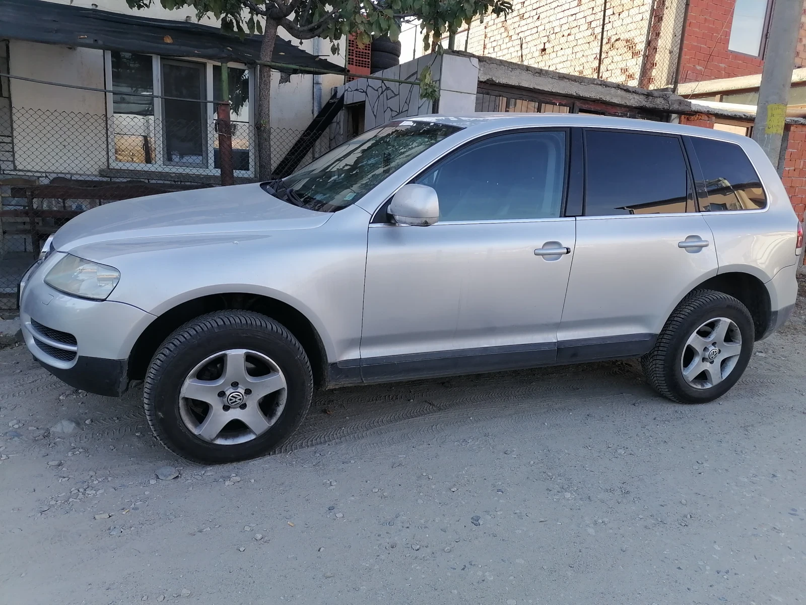 VW Touareg 2.5TDI НА ПРУЖИНИ, снимка 2 - Автомобили и джипове - 54962698