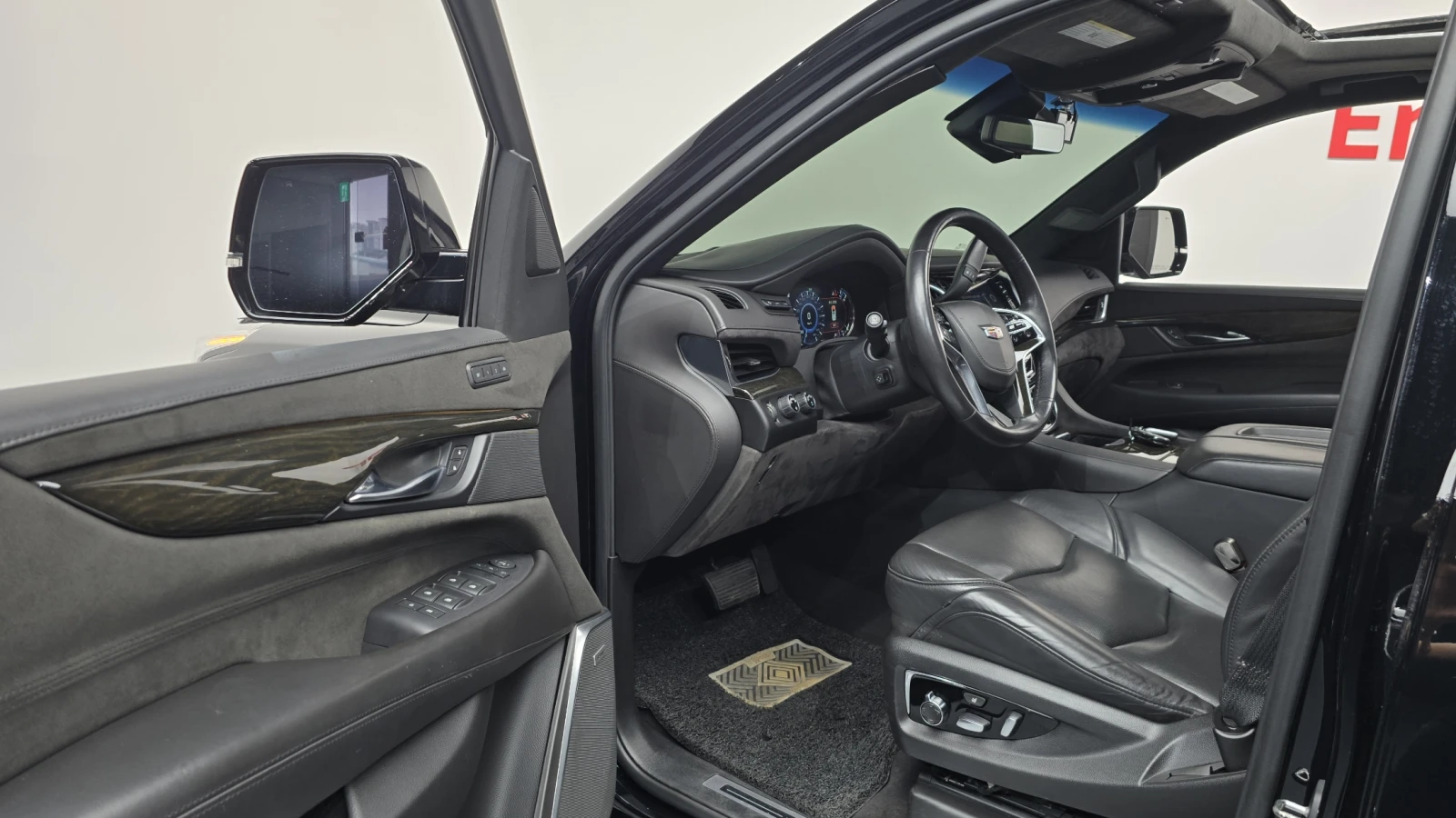 Cadillac Escalade 6.2* BLIND SPOT* МАСАЖ* ЕЛ. БАГАЖНИК* HUD* КРАЙНА , снимка 10 - Автомобили и джипове - 55367098