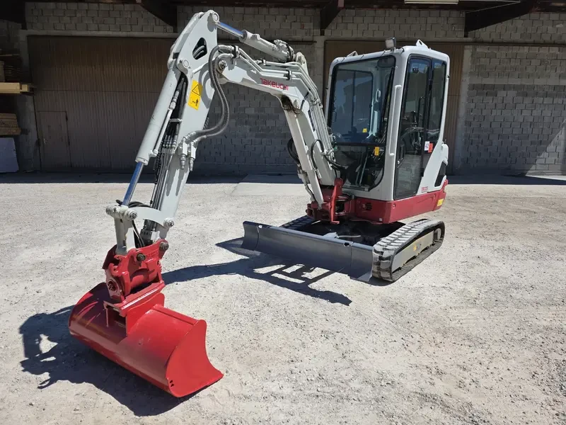 Багер Takeuchi TB 225 