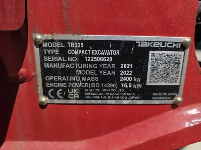 Багер Takeuchi TB 225 , снимка 8 - Индустриална техника - 54551356