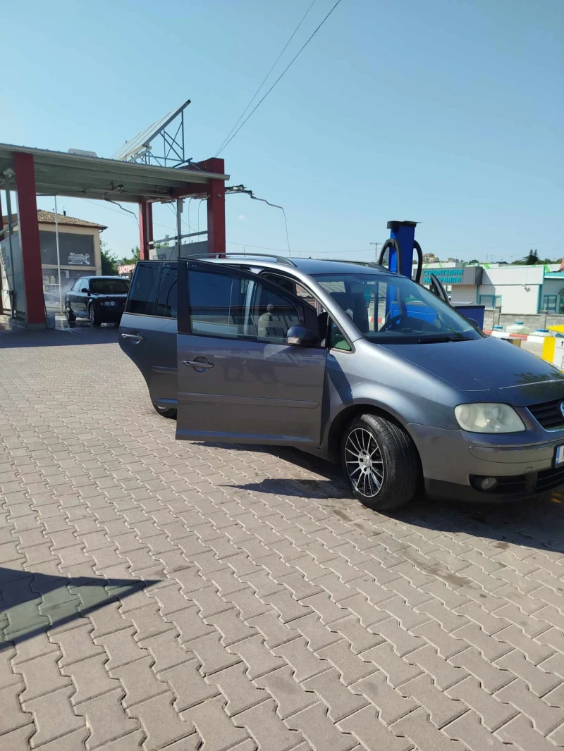 VW Touran, снимка 8 - Автомобили и джипове - 46929330