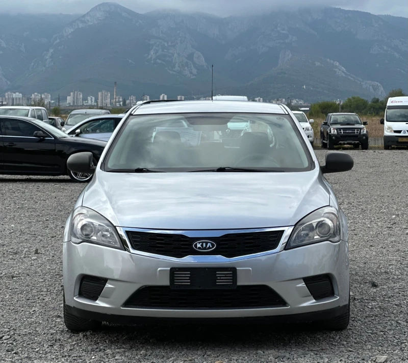 Kia Ceed 1.6CRDi 90к.с * Климатик* * Face-Lift* , снимка 2 - Автомобили и джипове - 47430888