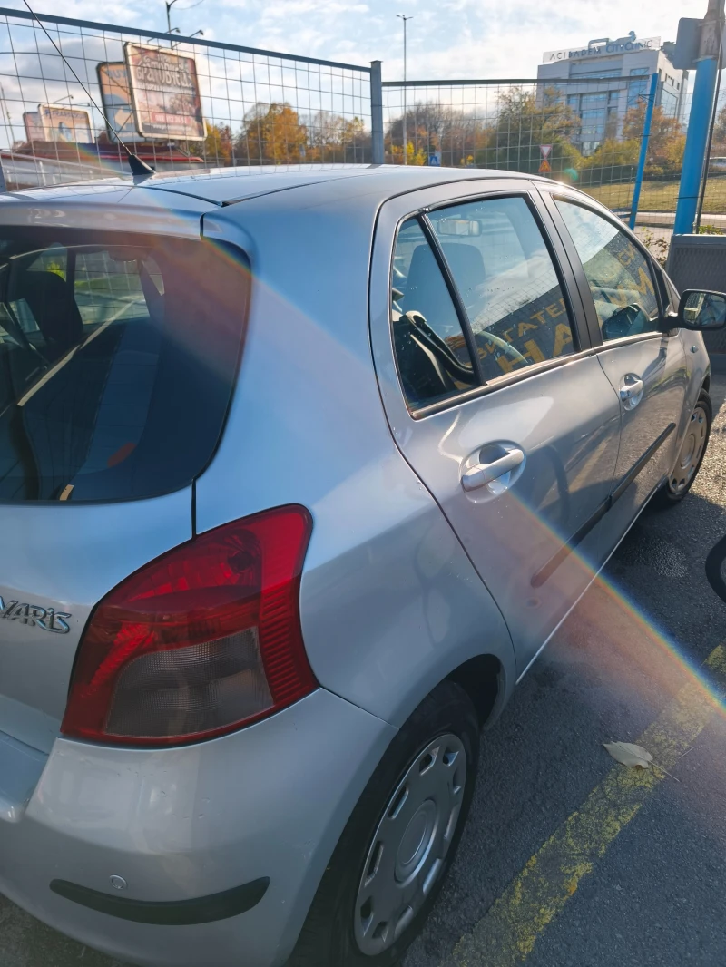 Toyota Yaris 1.3 16v VVT-i LUNA, снимка 7 - Автомобили и джипове - 47935789