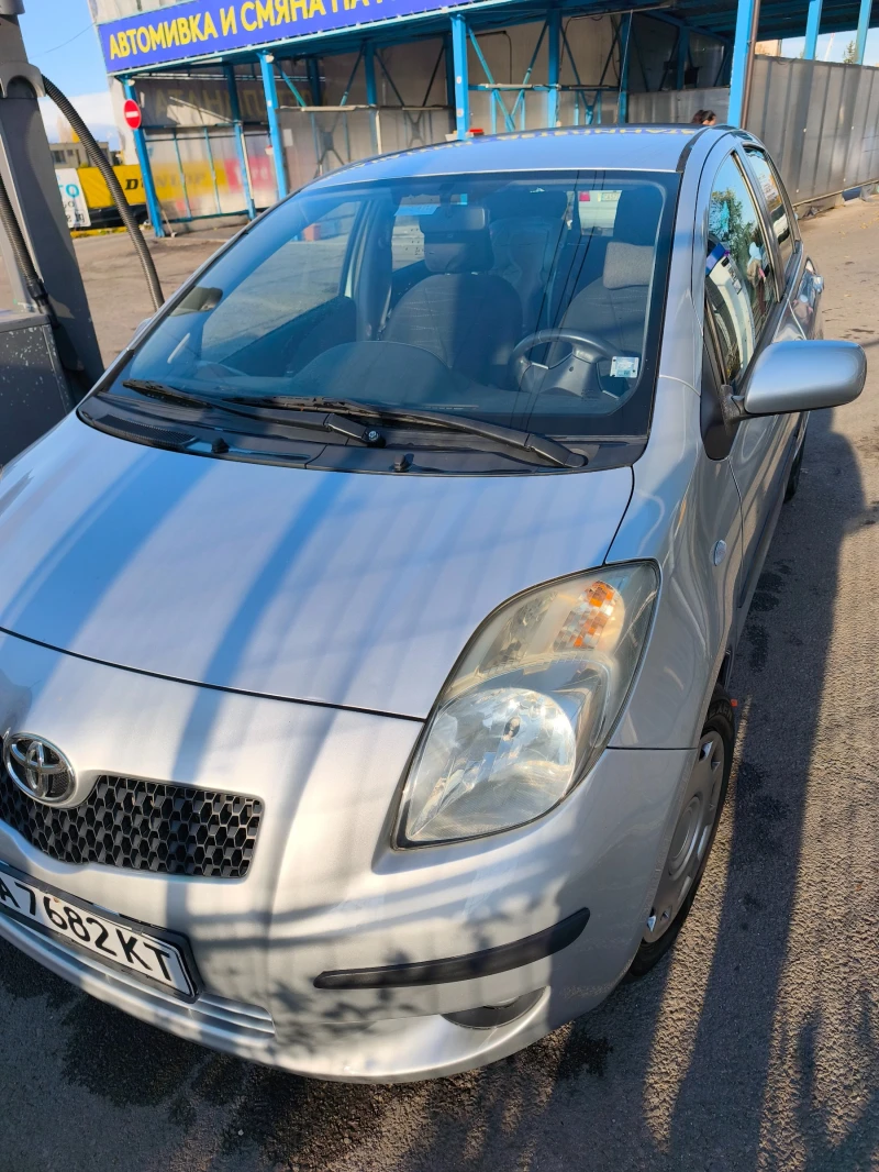 Toyota Yaris 1.3 16v VVT-i LUNA, снимка 4 - Автомобили и джипове - 47935789