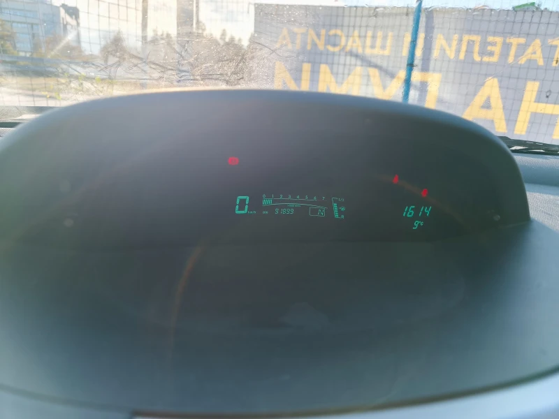 Toyota Yaris 1.3 16v VVT-i LUNA, снимка 13 - Автомобили и джипове - 47935789