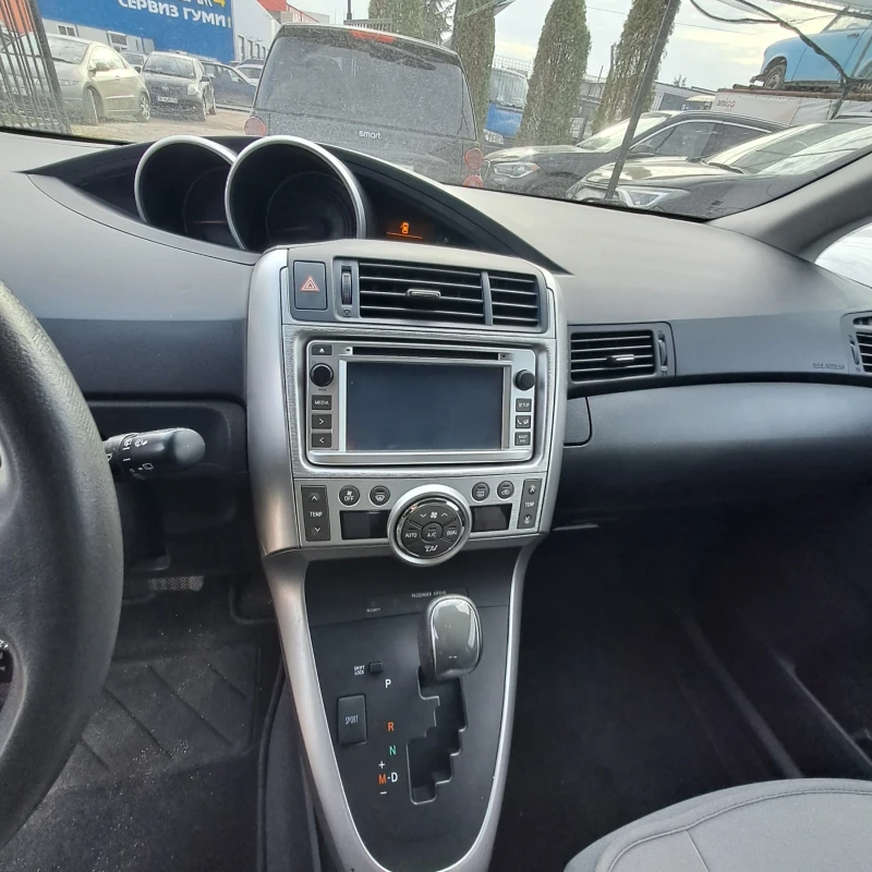 Toyota Verso 2.2d-cat 150h , снимка 8 - Автомобили и джипове - 48196274