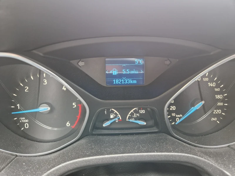 Ford Focus 1.5 TDCi EcoBlue, снимка 11 - Автомобили и джипове - 51151504