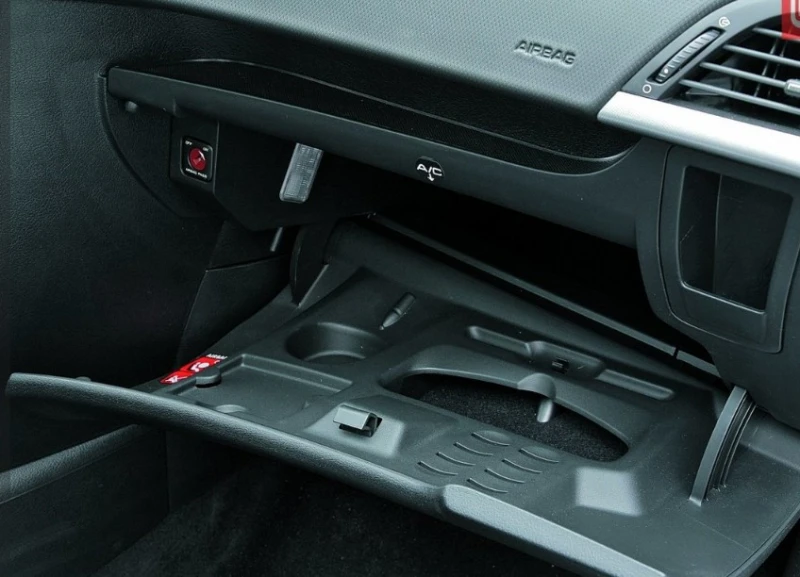 Peugeot 207 Station Wagon EURO 5, снимка 8 - Автомобили и джипове - 53284314