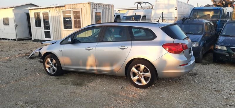 Opel Astra, снимка 2 - Автомобили и джипове - 34615423