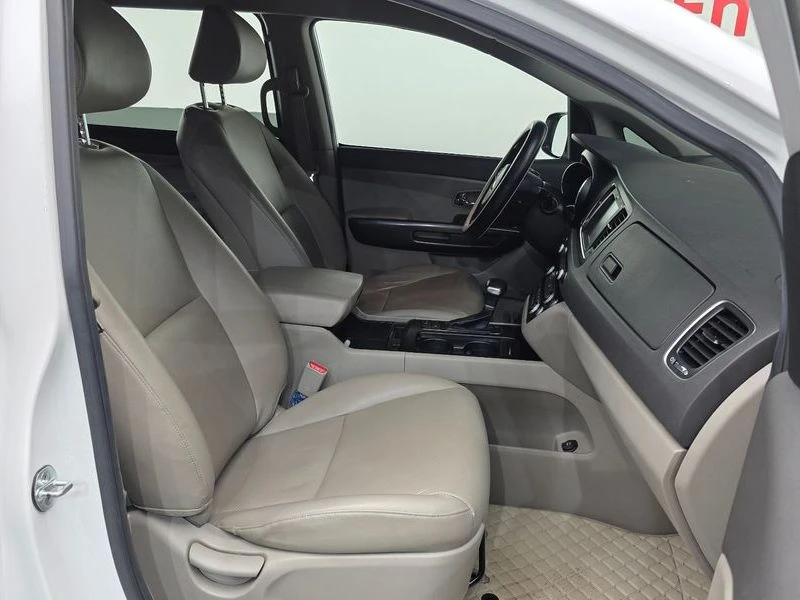 Kia Carnival 2.2 Automatic, снимка 8 - Автомобили и джипове - 55464623