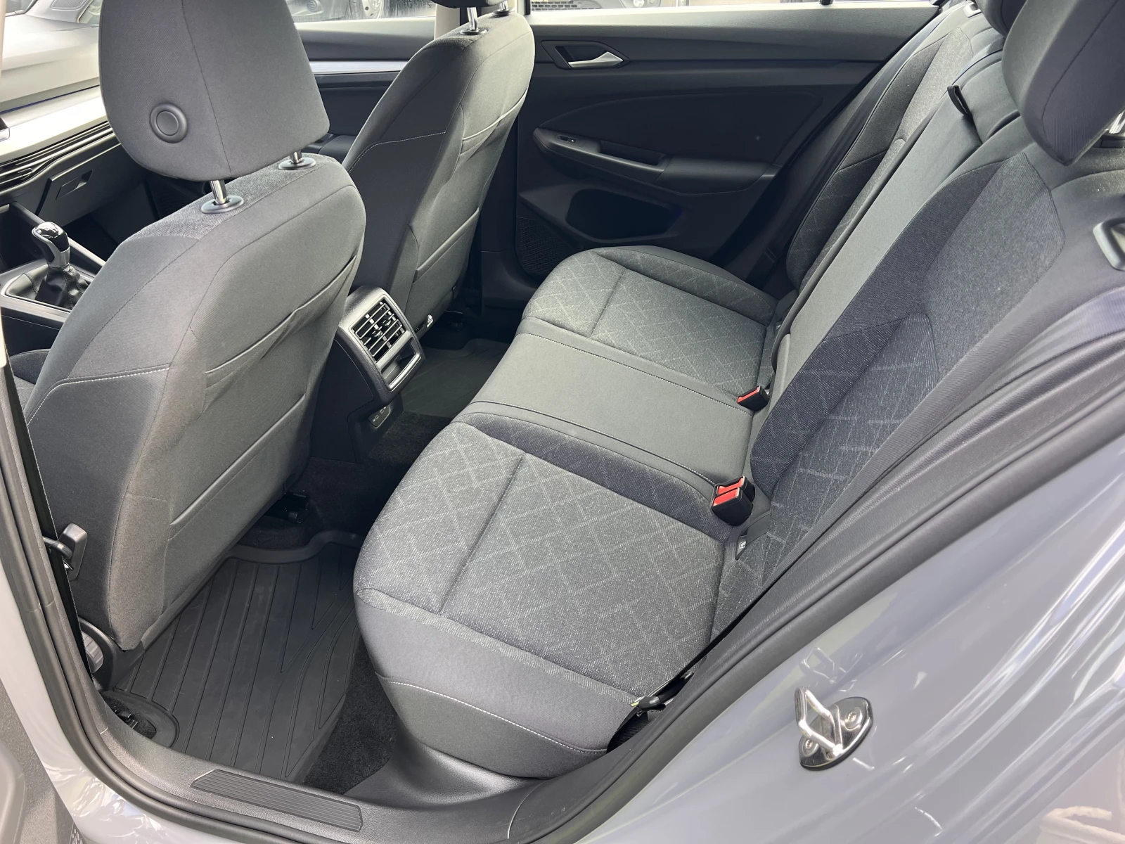 VW Golf Life/1.5e-TSI/150k.c./6MT/Гаранция - изображение 10